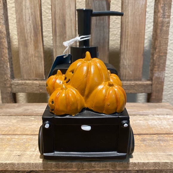 Halloween Pumpkin Truck Soap Dispenser, Halloween Lotion Pump, Farmhouse Truck - Picture 16 of 16